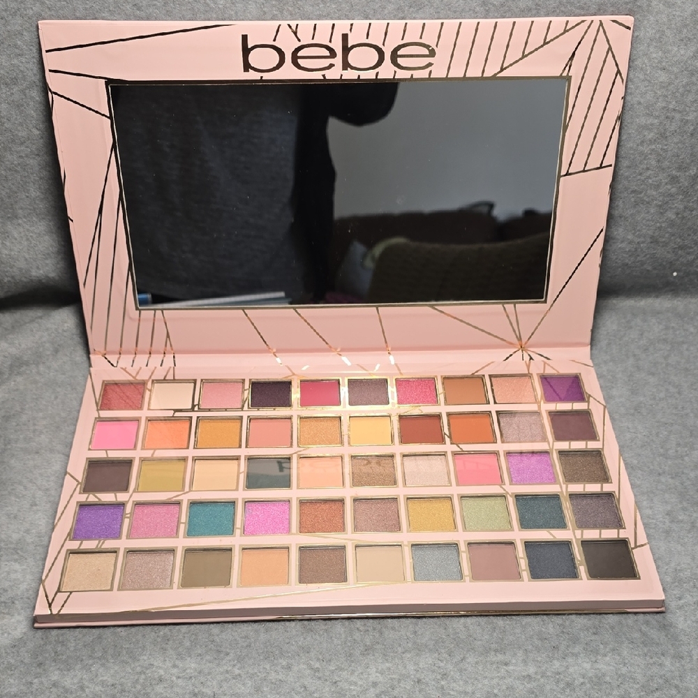 Bebe Vibrant Eyeshadow Palette - Pink, Gold, and More